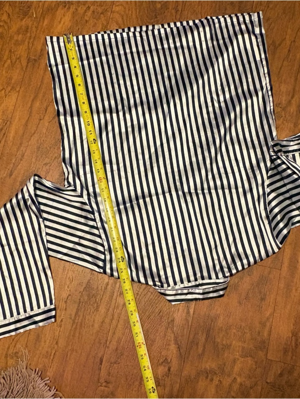 Striped blue/white satin like matching pajamas long sleeve button up & pants m - Picture 7 of 12